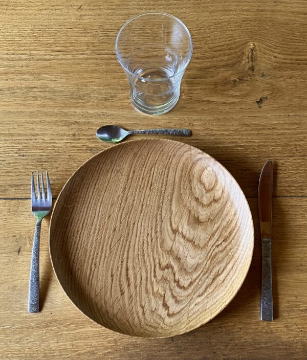 Assiette en chêne massif - diamètre 27cm – Image 2