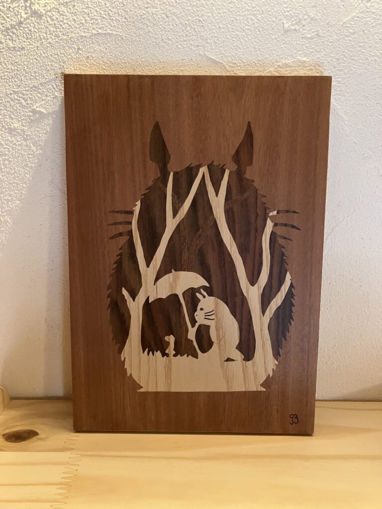 Marqueterie "Mon voisin Totoro", acajou, frêne, noyer et sipo chenillé.